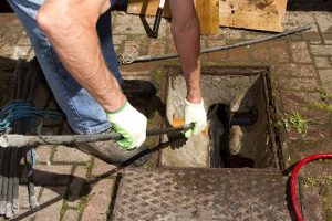 unblocking a drain in an emergency
