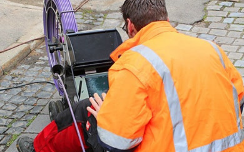 Drainage Engineer CCTV Drain Survey In London