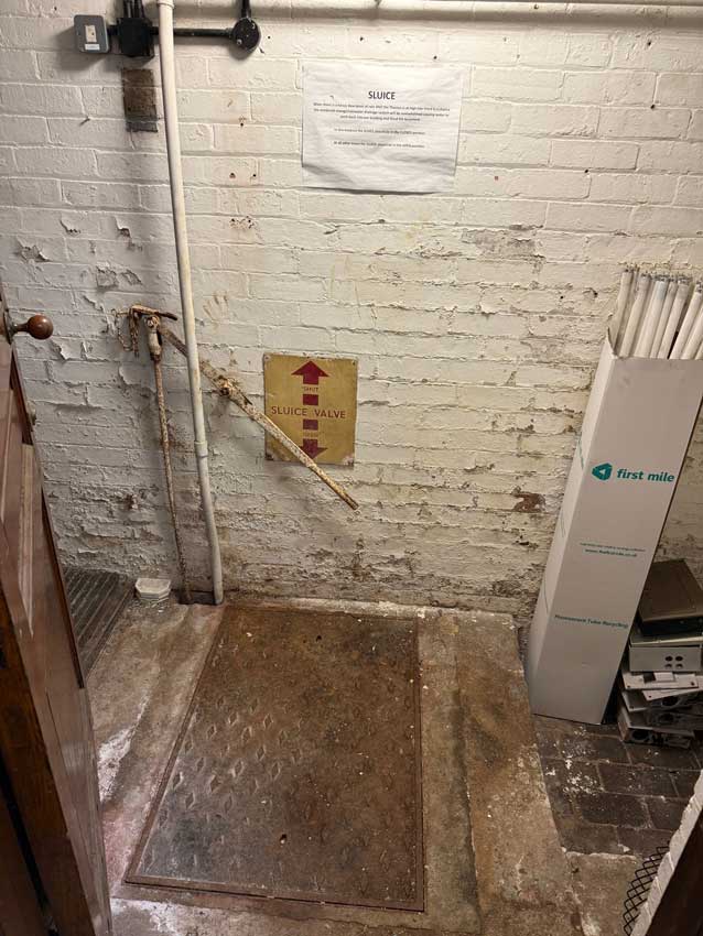 blocked drain london flooding sluice