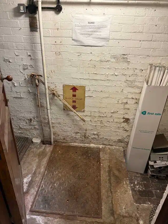 blocked drain london flooding sluice